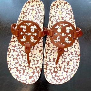 Tory Burch Miller Cloud - Brown/White. Size 10